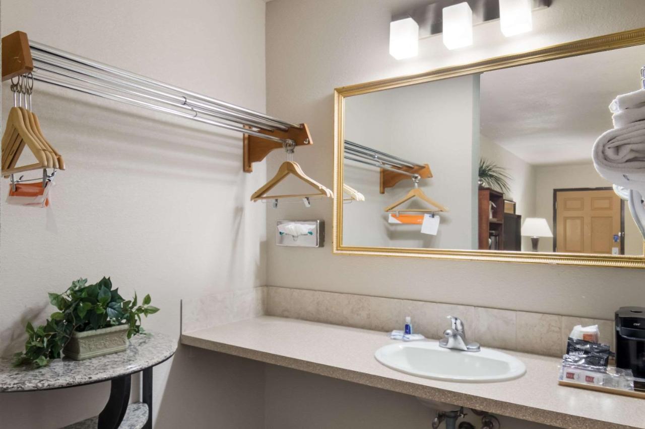 Rodeway Inn Fort Morgan Εξωτερικό φωτογραφία